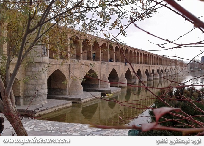 سی و سه پل